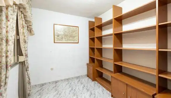 Habitación de Piso en venta en Granada con Calefacción, Terraza y Balcón