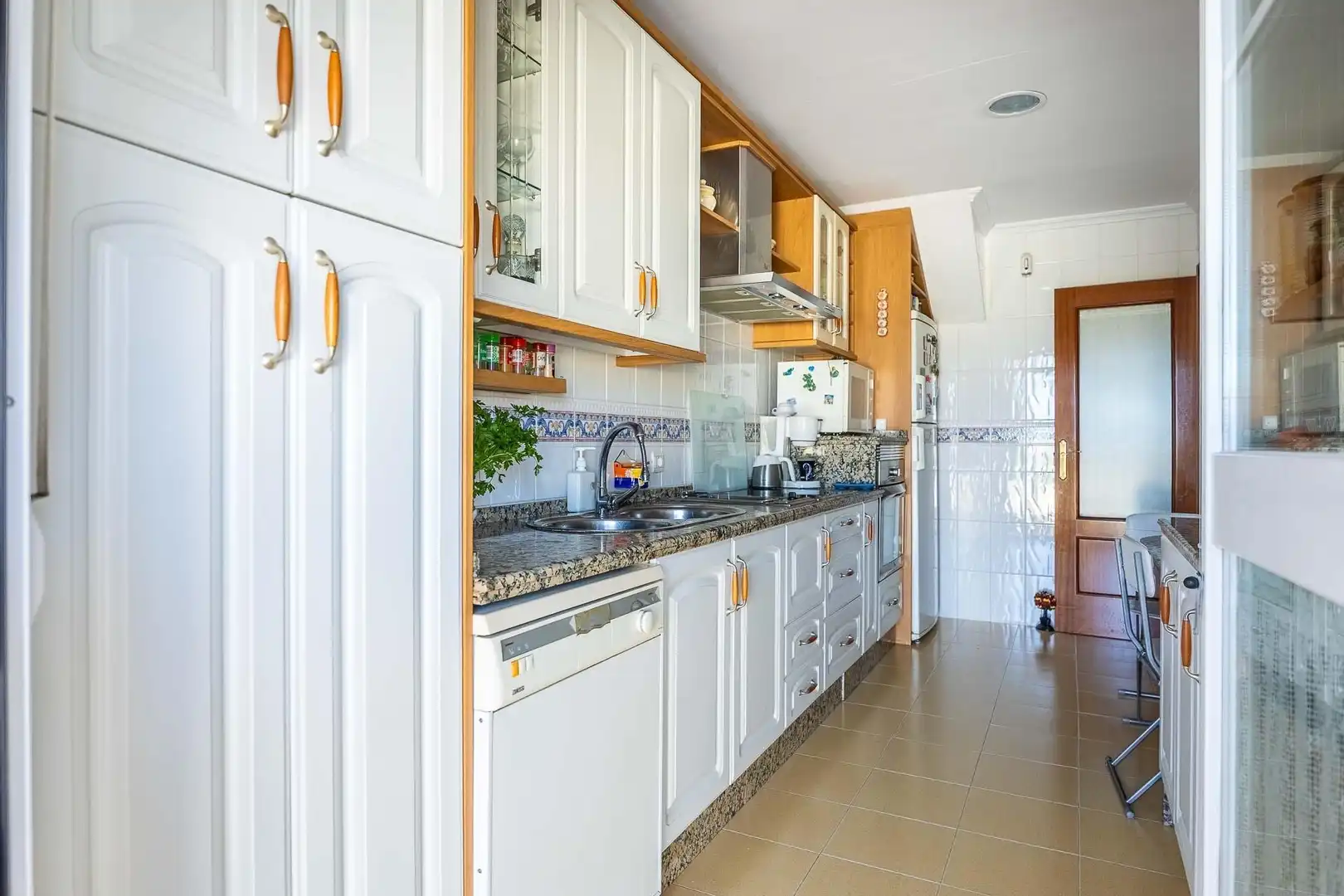 Kitchen of Detached homes for sale in Mairena del Aljarafe  with Air Conditioner, Private garden and Terrace