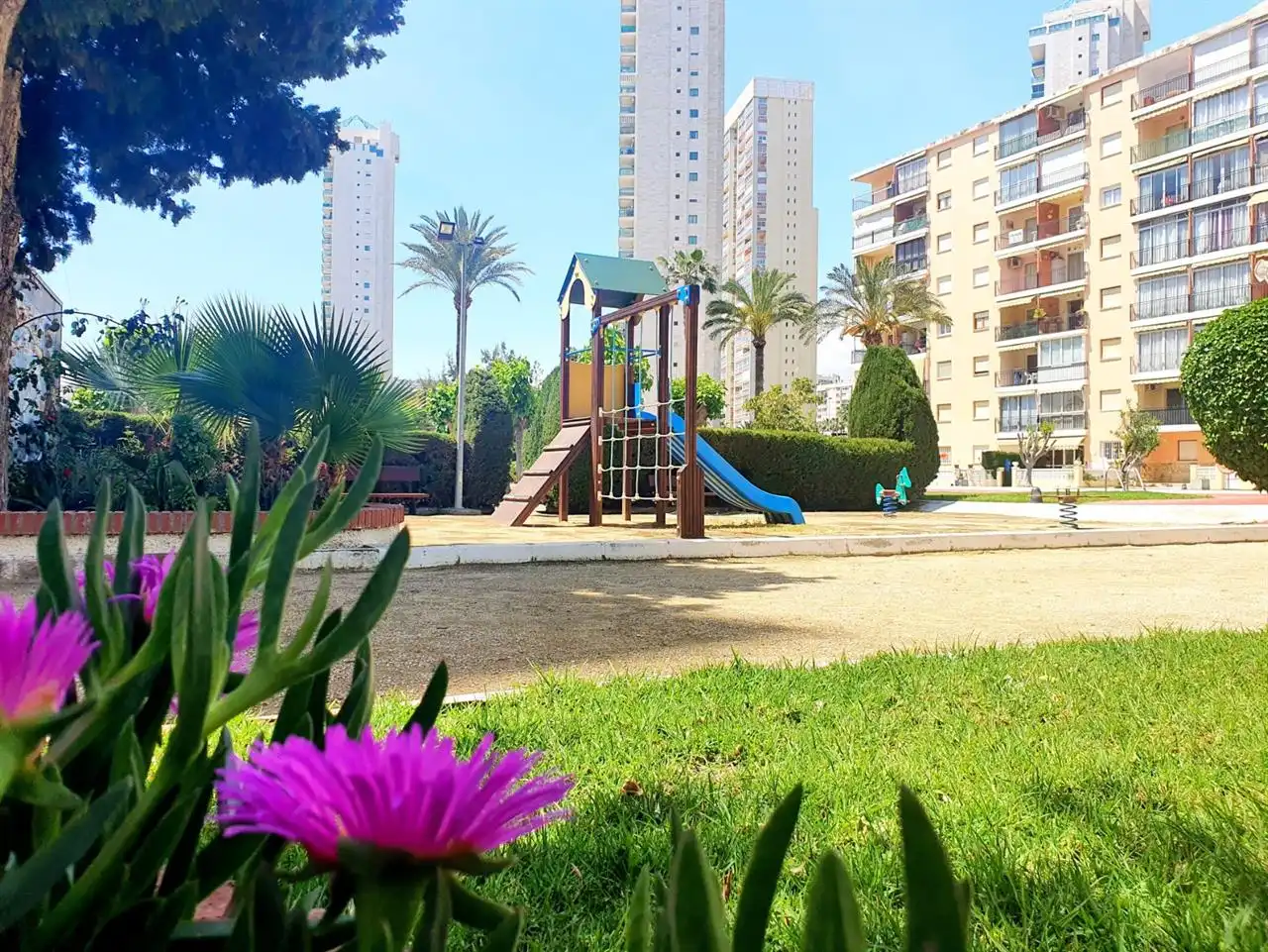 Vista exterior de Dúplex de alquiler en Villajoyosa / La Vila Joiosa con Piscina y Amueblado