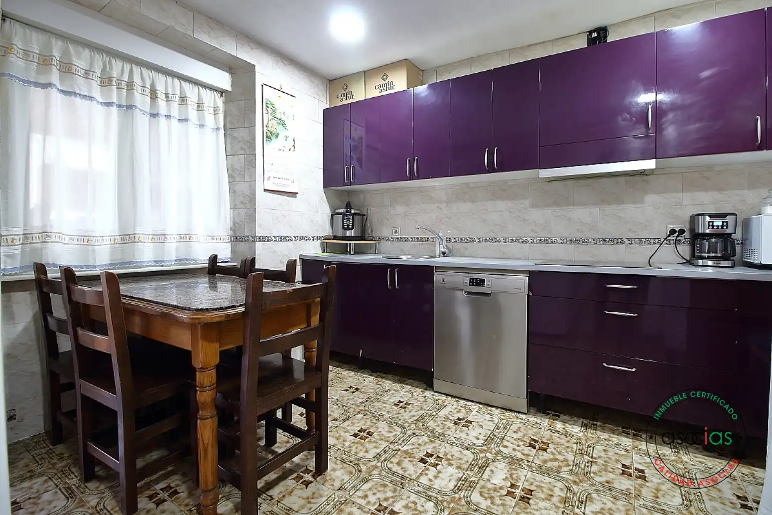 Cuina de Casa o xalet en venda en Gijón  amb Calefacció