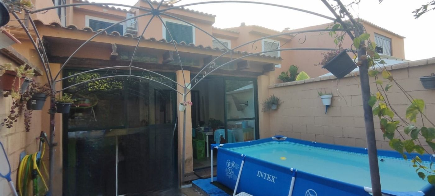 Swimming pool of Single-family semi-detached for sale in Algeciras  with Air Conditioner, Terrace and Community pool