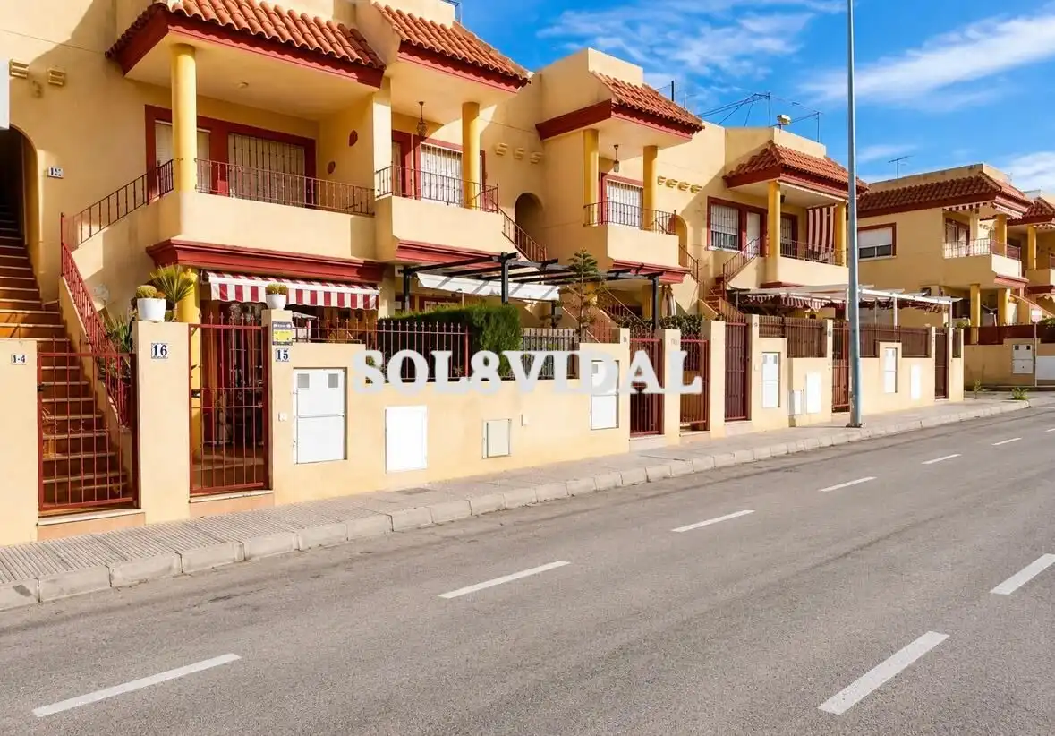 Außenansicht von Haus oder Chalet zum Verkauf in Orihuela mit Möbliert, Balkon und Gemeinschaftspool