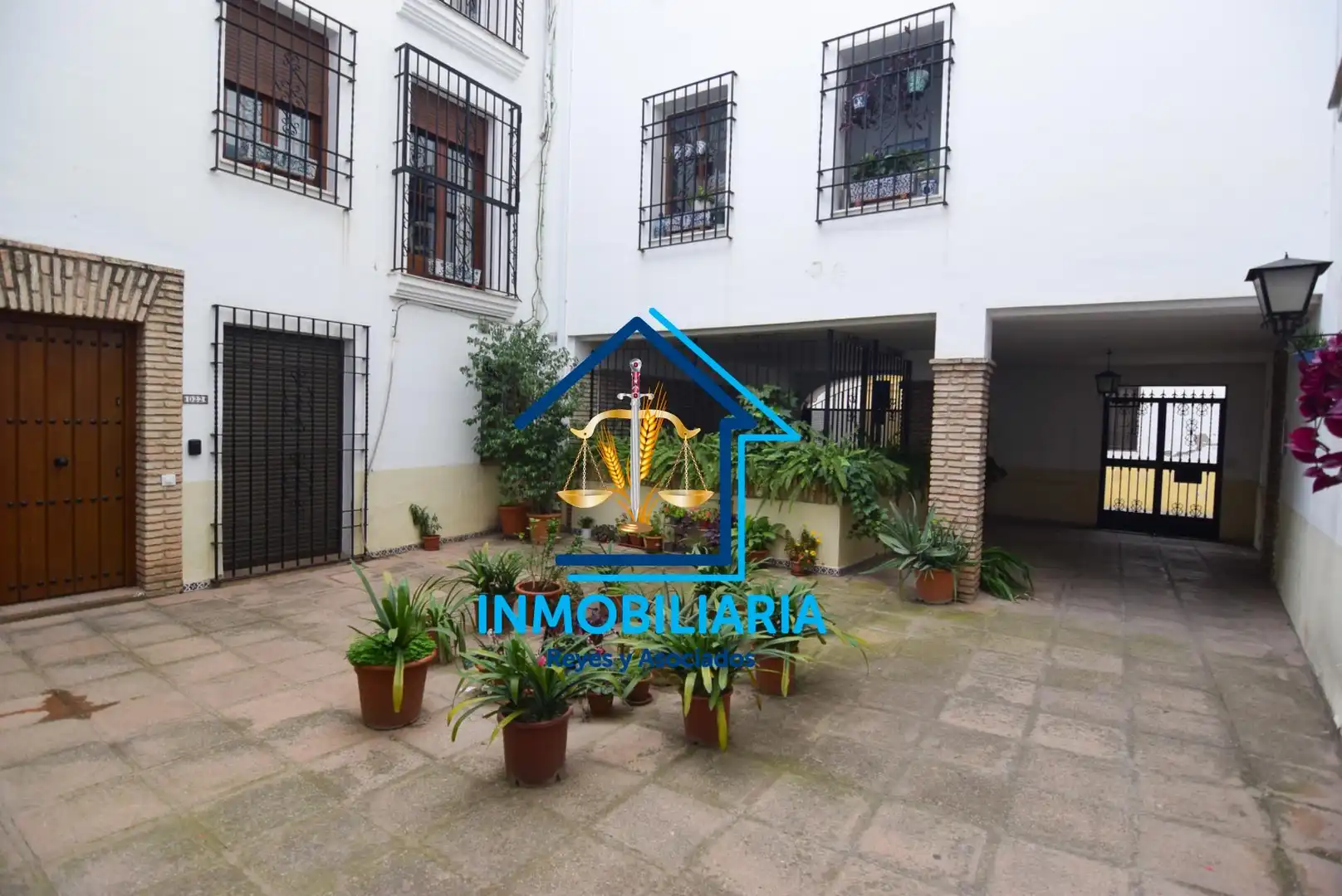 Vista exterior de Garatge en venda en Córdoba