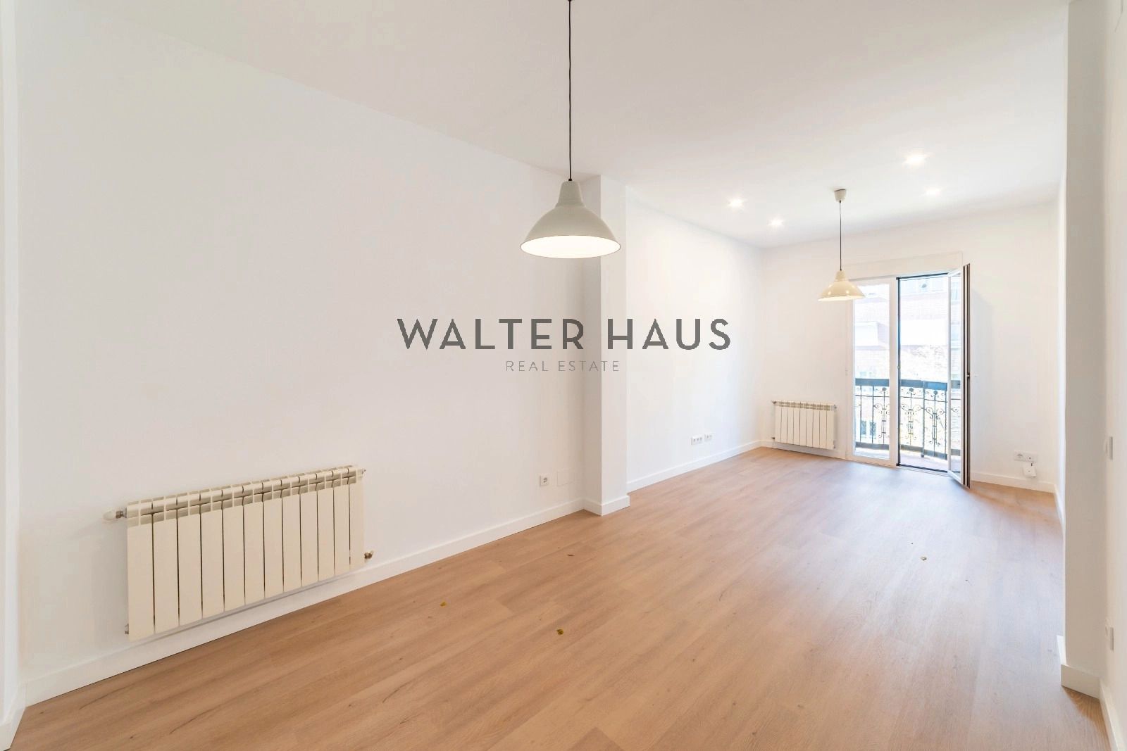 Living room of Flat for sale in  Madrid Capital  with Oven and Washing machine