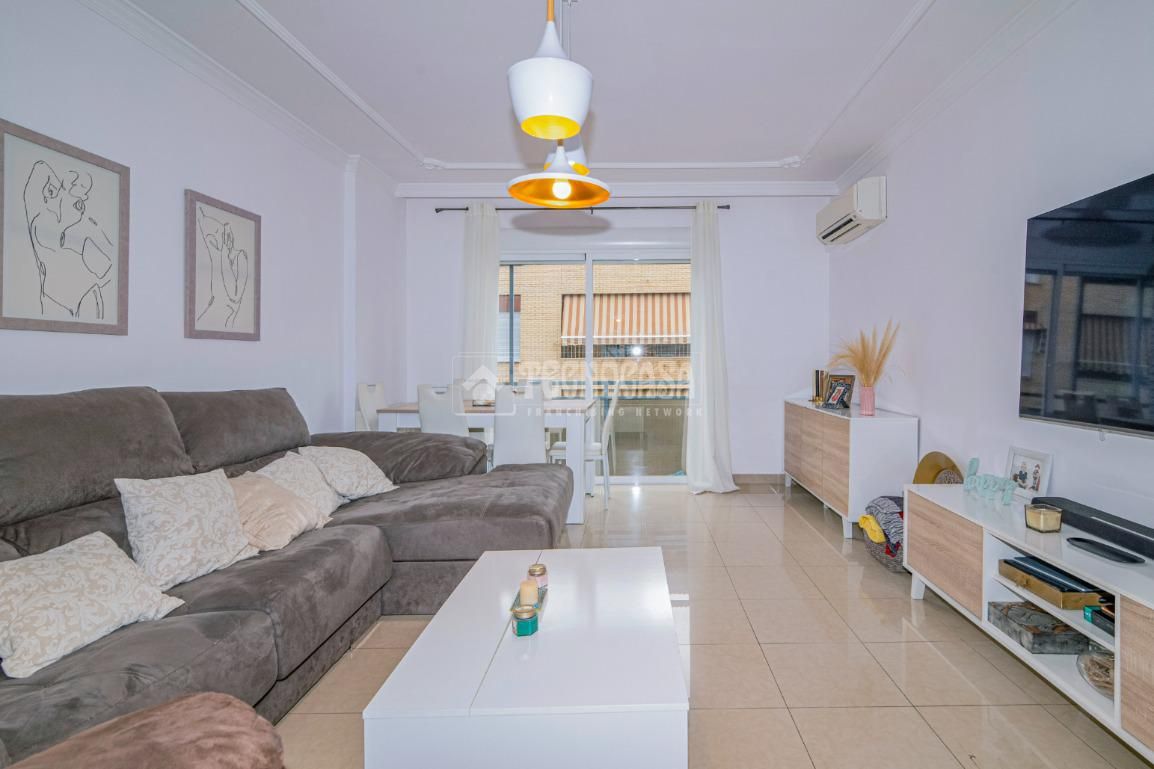 Sala d'estar de Pis en venda en Peligros amb Aire condicionat i Balcó