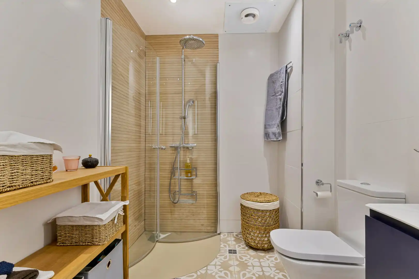Bathroom of Attic for sale in Benalmádena  with Air Conditioner, Terrace and Furnished