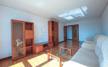 Sala d'estar de Pis en venda en El Astillero   amb Calefacció