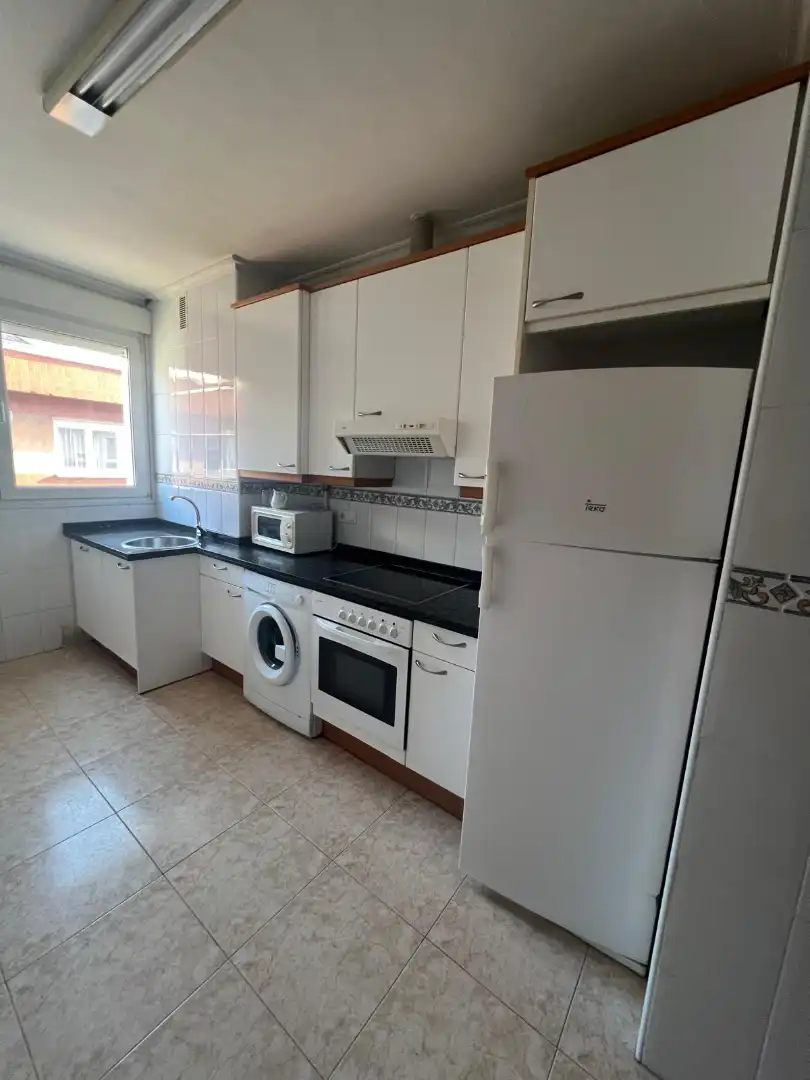 Cocina de Piso en venta en Gijón  con Calefacción, Horno y Lavadora