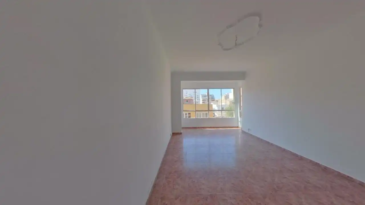 Flat for sale in Llevant