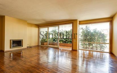 Living room of Flat for sale in  Barcelona Capital  with Air Conditioner, Heating and Private garden