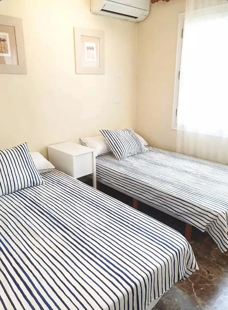 Habitación de Casa o chalet de alquiler en Oliva con Aire acondicionado, Calefacción y Jardín privado