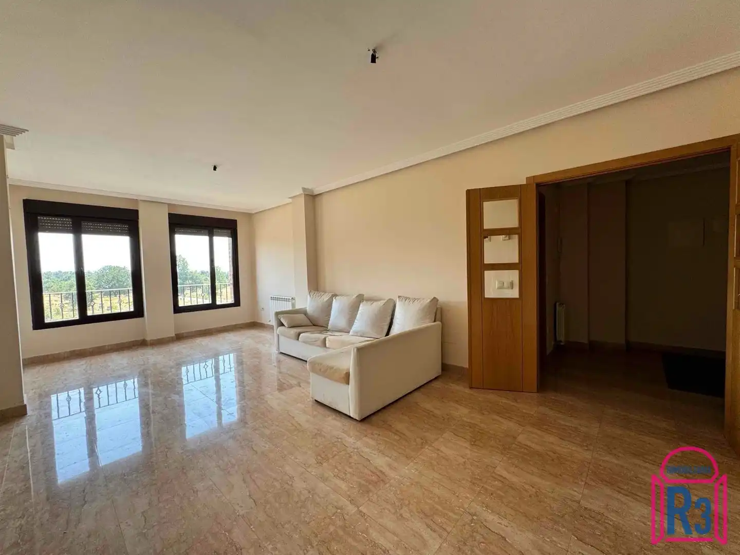 Sala de estar de Dúplex en venta en Valverde de la Virgen con Calefacción, Terraza y Trastero