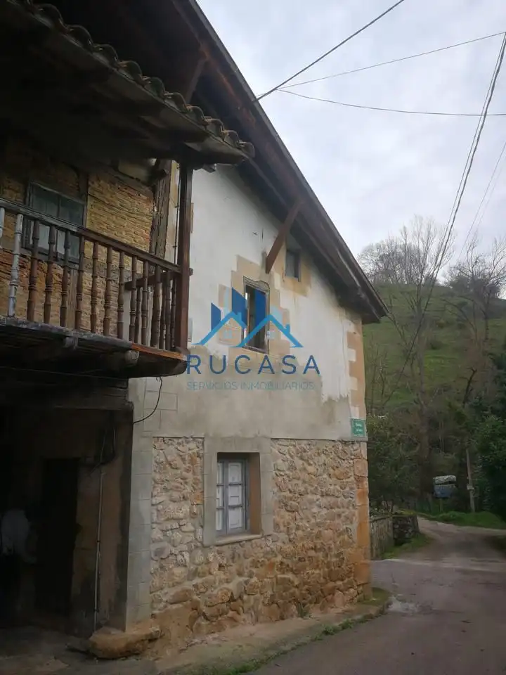Casa adosada en venta en Barrio Villasuso, Cieza (Cantabria)