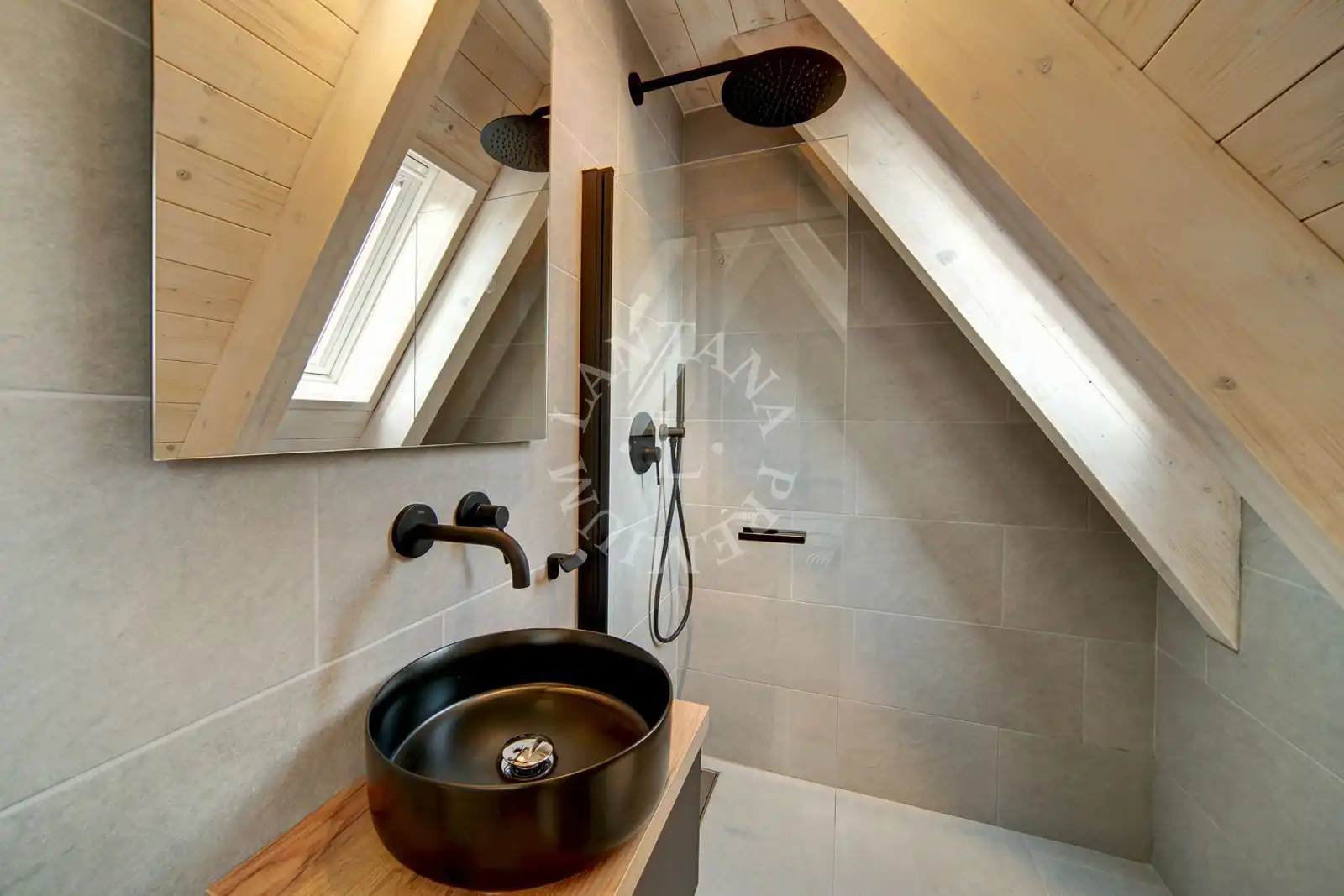 Bathroom of Houses for sale in Naut Aran  with Heating, Parquet flooring and Oven