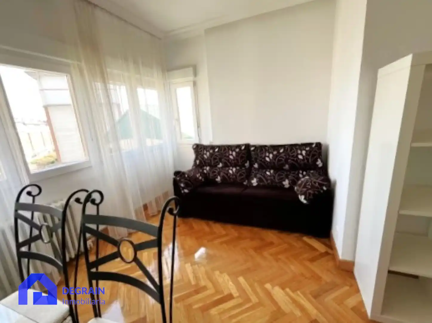 Habitación de Piso en venta en Oviedo  con Calefacción, Terraza y Trastero