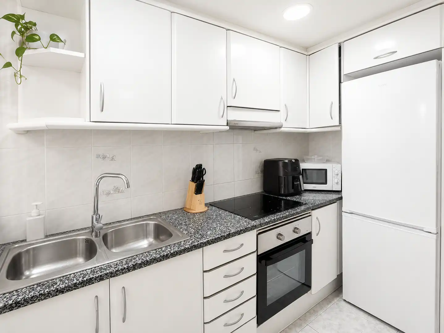 Cocina de Piso en venta en Girona con Calefacción, Amueblado y Horno