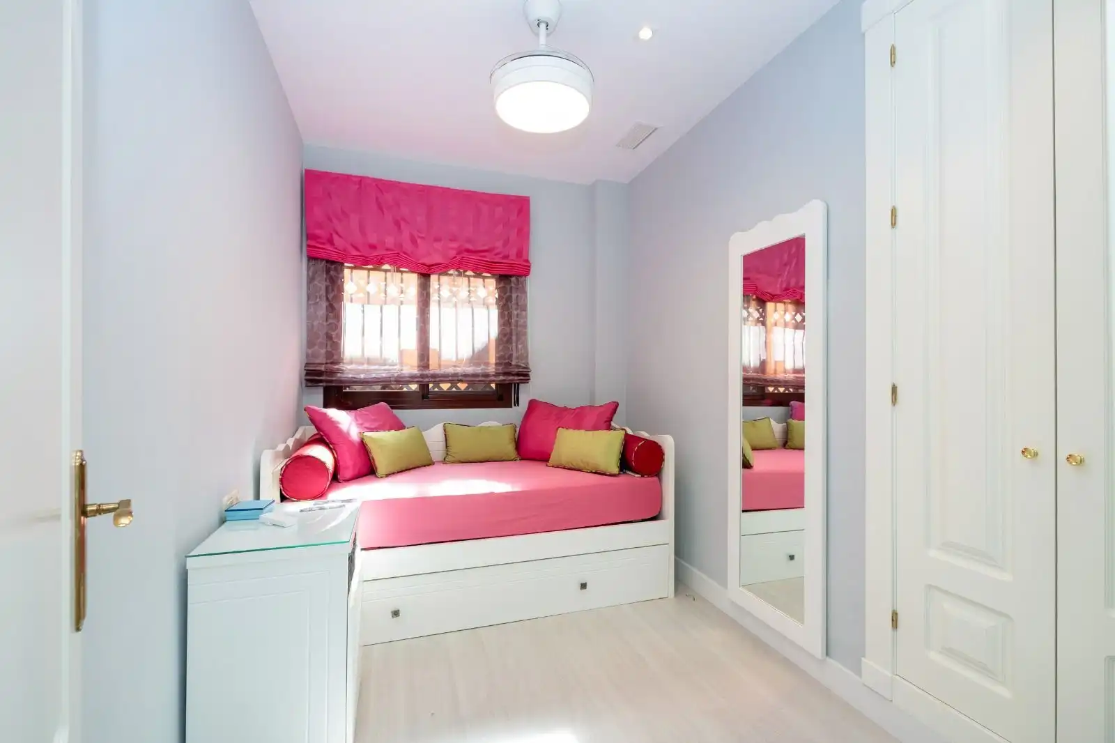 Schlafzimmer von Dachboden zum Verkauf in Motril mit Klimaanlage, Heizung und Terrasse
