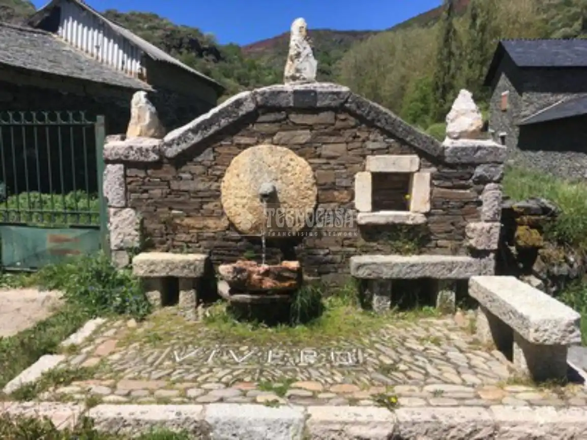 Garden of Houses for sale in Murias de Paredes