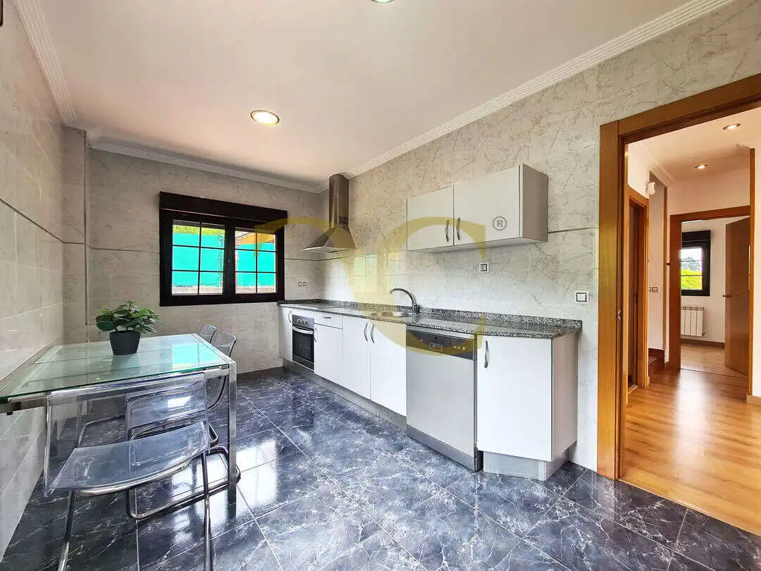 Cocina de Casa o chalet en venta en Gijón  con Calefacción, Jardín privado y Balcón