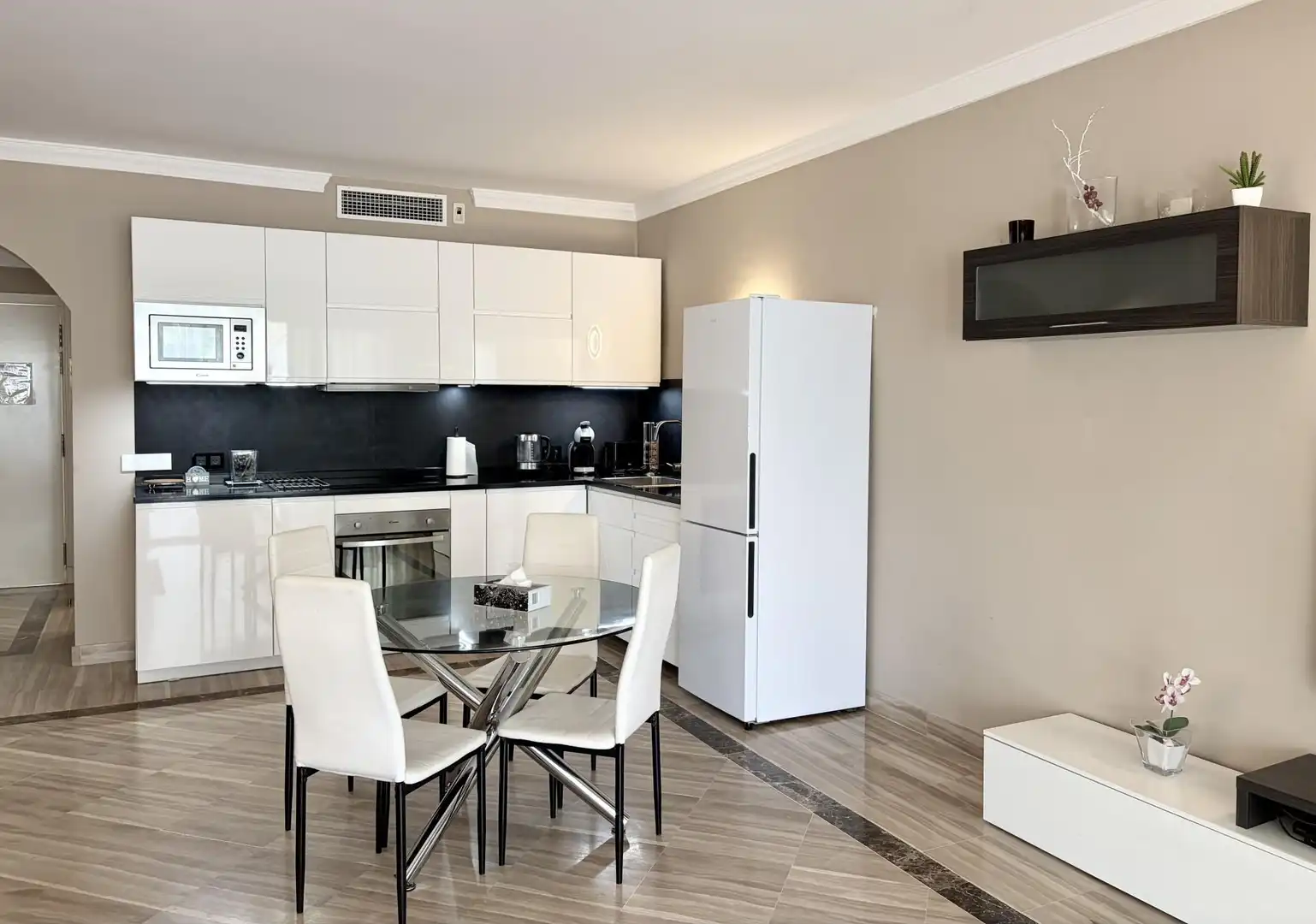 Cuina de Apartament de lloguer en Marbella amb Aire condicionat, Moblat i Balcó