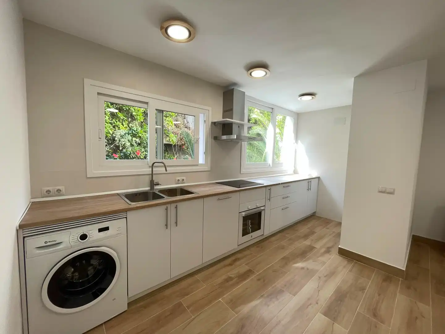Kitchen of Flat for rent in Málaga  with Air Conditioner, Terrace and Balcony