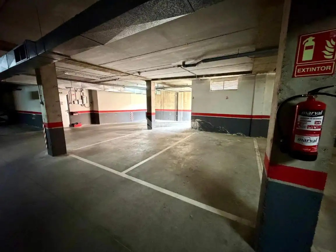 Parkplatz von Wohnung zum Verkauf in León Capital  mit Heizung, Parkett und Terrasse