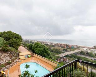 Exterior view of Flat for sale in Sitges  with Terrace, Swimming Pool and Balcony