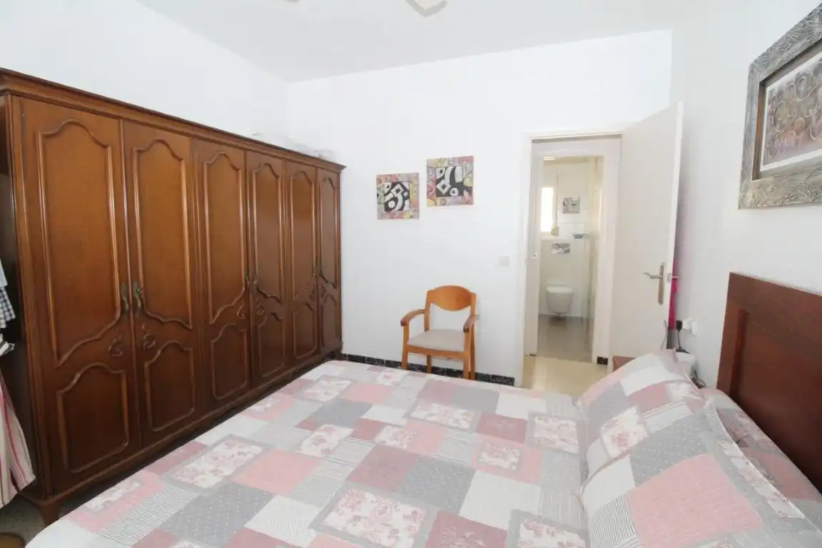 Dormitori de Apartament en venda en Torrevieja amb Terrassa