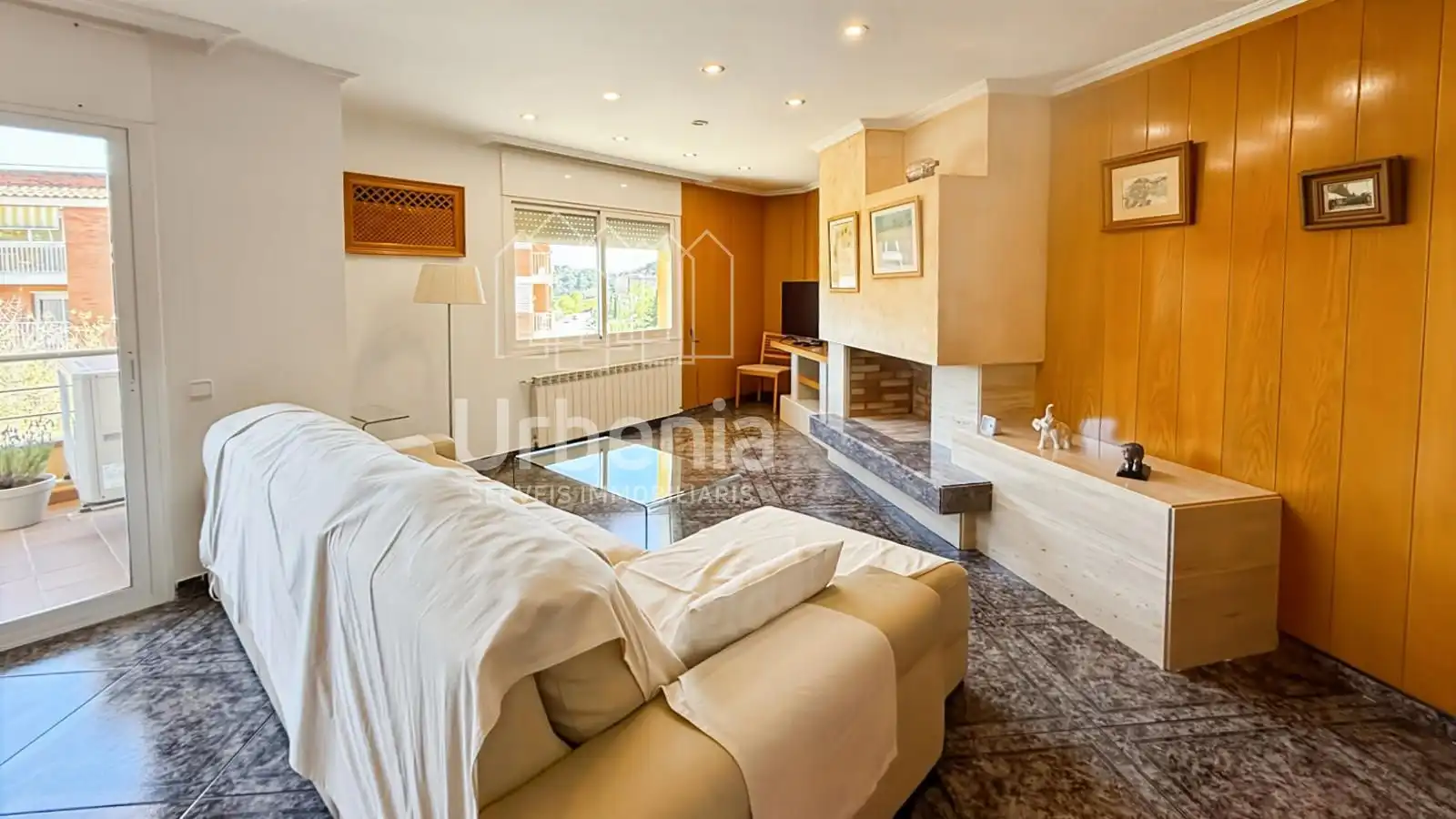 Living room of Flat for sale in Sant Cebrià de Vallalta  with Air Conditioner, Heating and Terrace