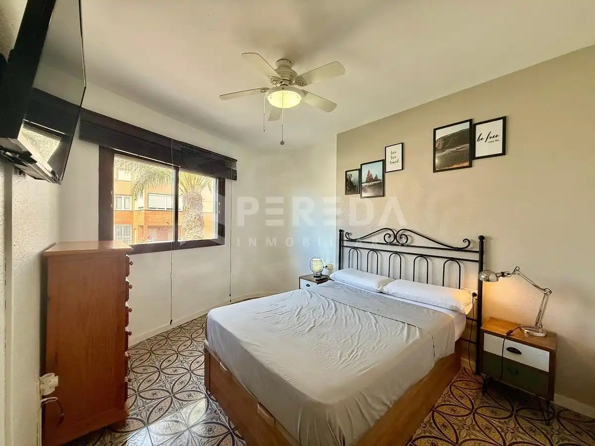 Habitación de Apartamento en venta en Roquetas de Mar con Aire acondicionado, Jardín privado y Amueblado