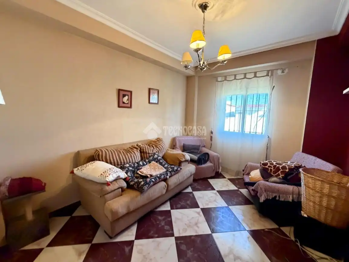 Sala d'estar de Casa o xalet en venda en Sevilla amb Aire condicionat i Balcó
