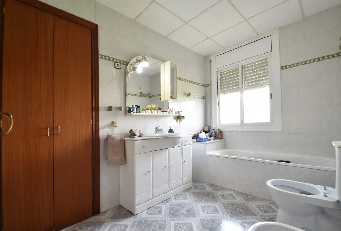 Bathroom of Country homes for sale in Vilanova i la Geltrú  with Terrace and Balcony