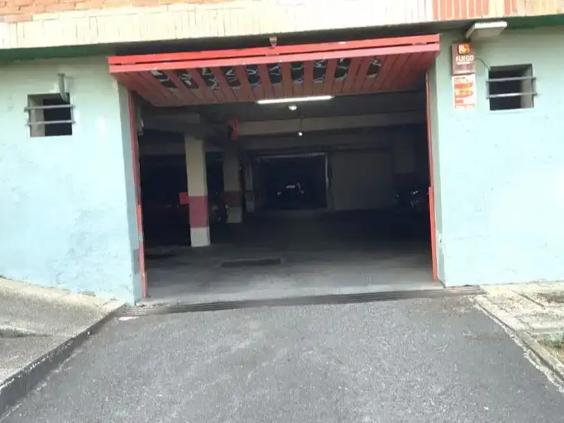 Parking de Piso en venta en Oviedo  con Jardín privado, Parquet y Trastero