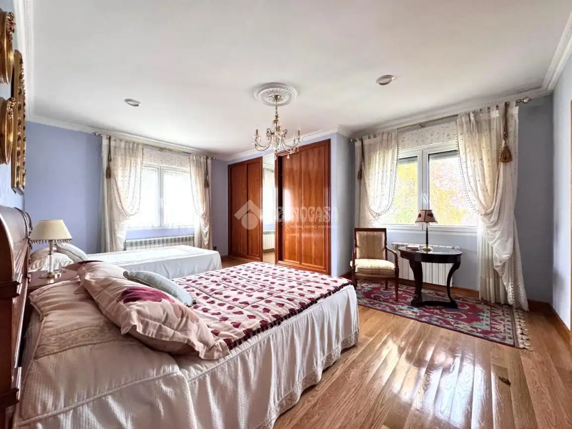 Bedroom of Houses for sale in Valladolid  with Air Conditioner, Parquet flooring and Furnished