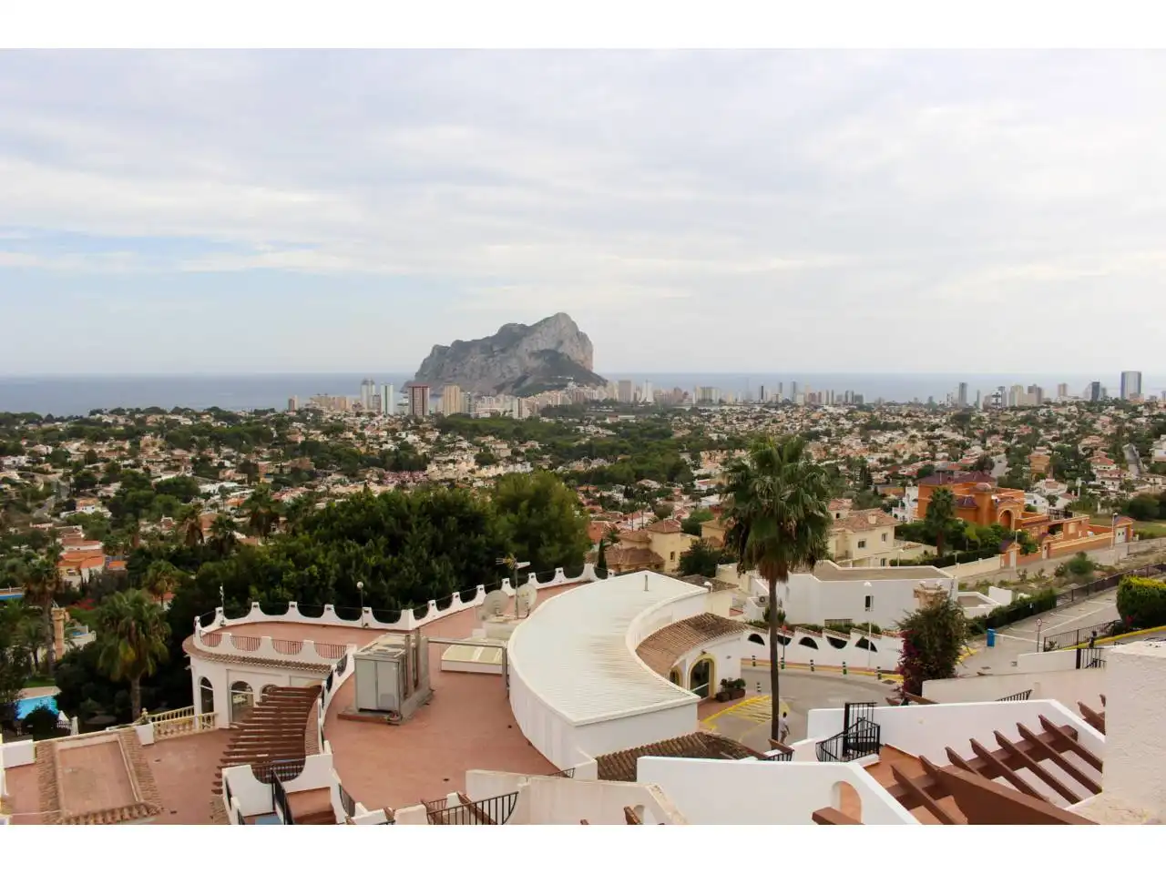 Außenansicht von Einfamilien-Reihenhaus zum Verkauf in Calpe / Calp mit Klimaanlage, Terrasse und Möbliert