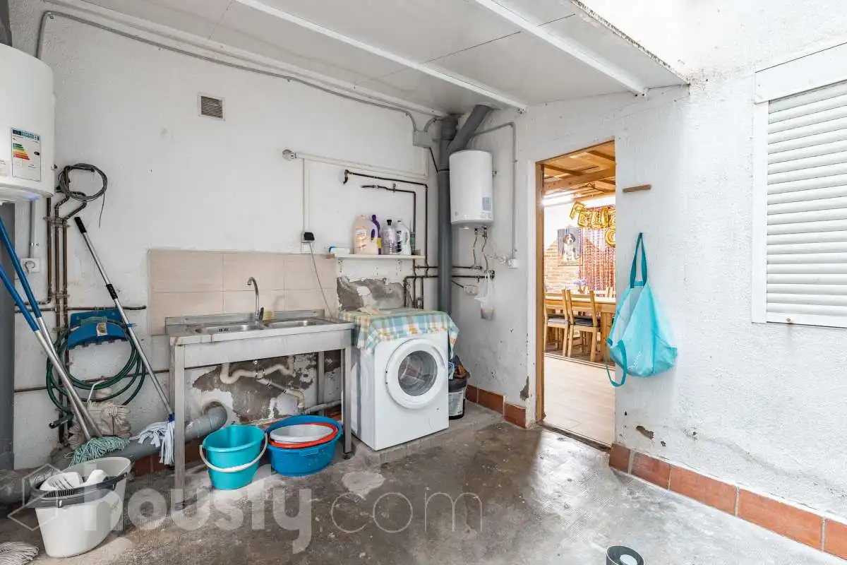 Kitchen of Flat for sale in L'Hospitalet de Llobregat