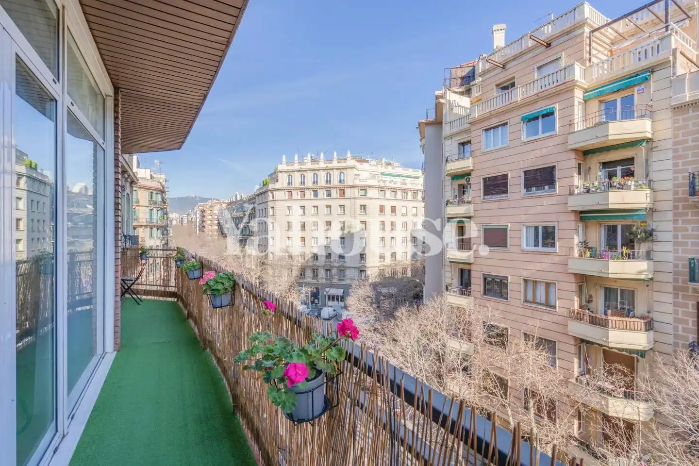 Außenansicht von Wohnung zum Verkauf in Barcelona mit Klimaanlage, Heizung und Parkett