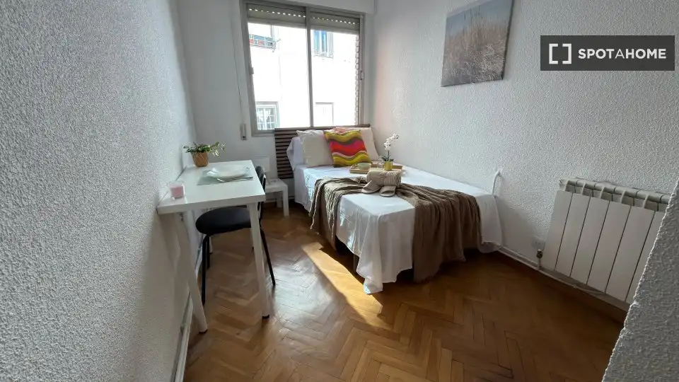 Habitación de Piso de alquiler en Madrid con Aire acondicionado, Calefacción y Amueblado