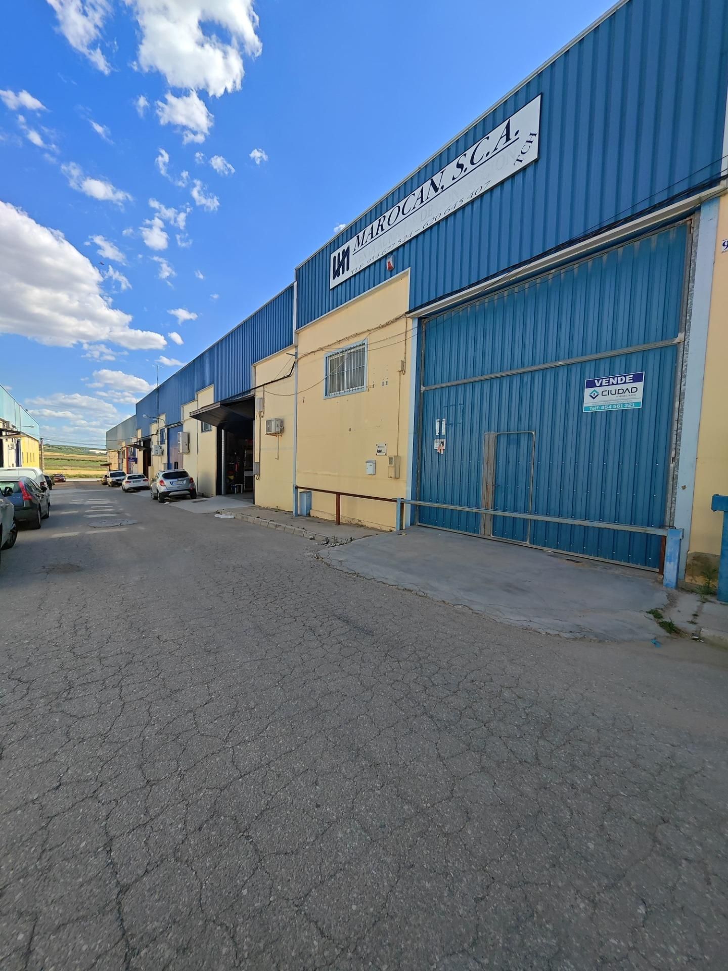 Vista exterior de Nau industrial en venda en Marchena amb Calefacció