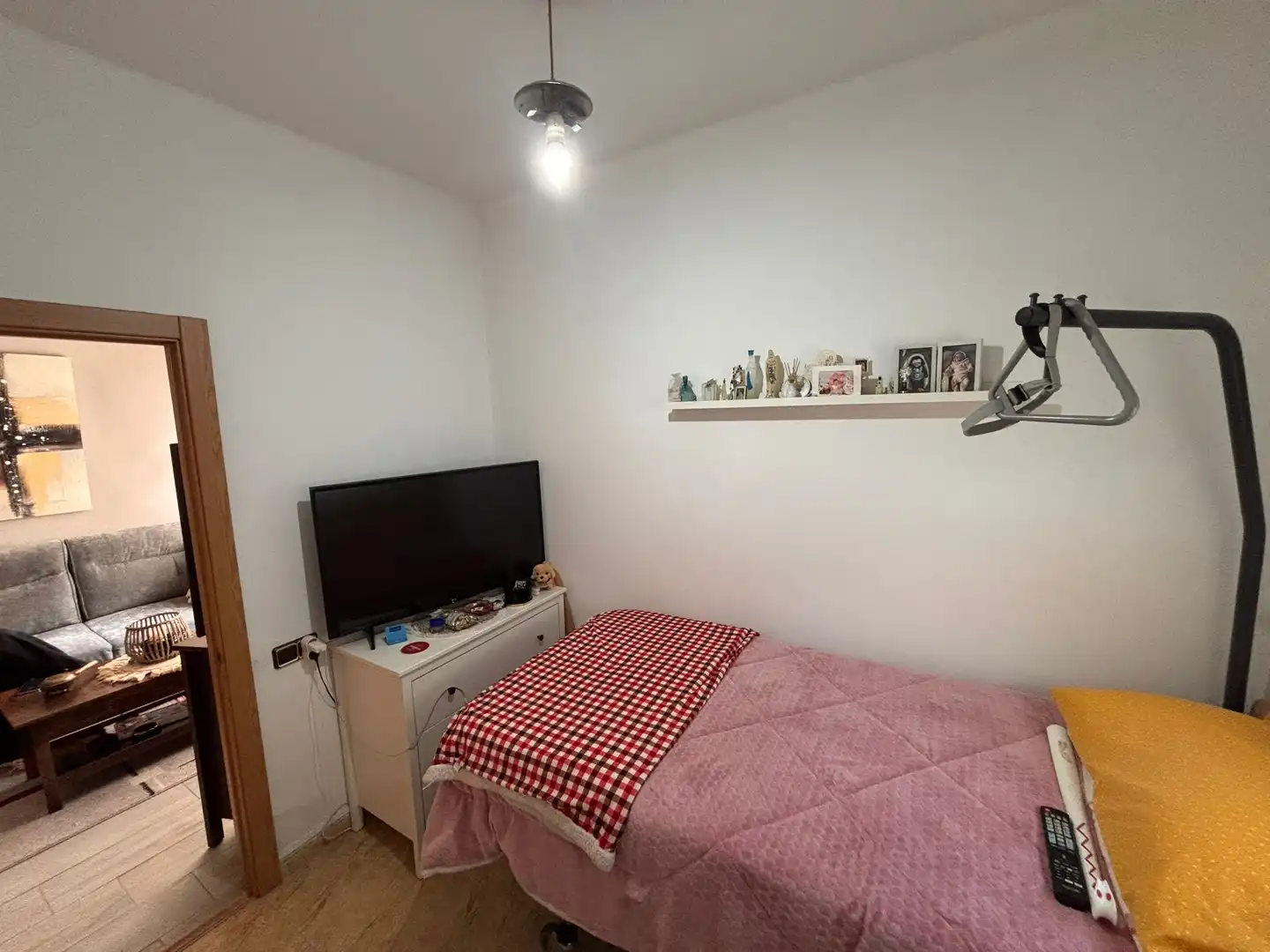 Schlafzimmer von Erdgeschoss zum Verkauf in Cornellà de Llobregat