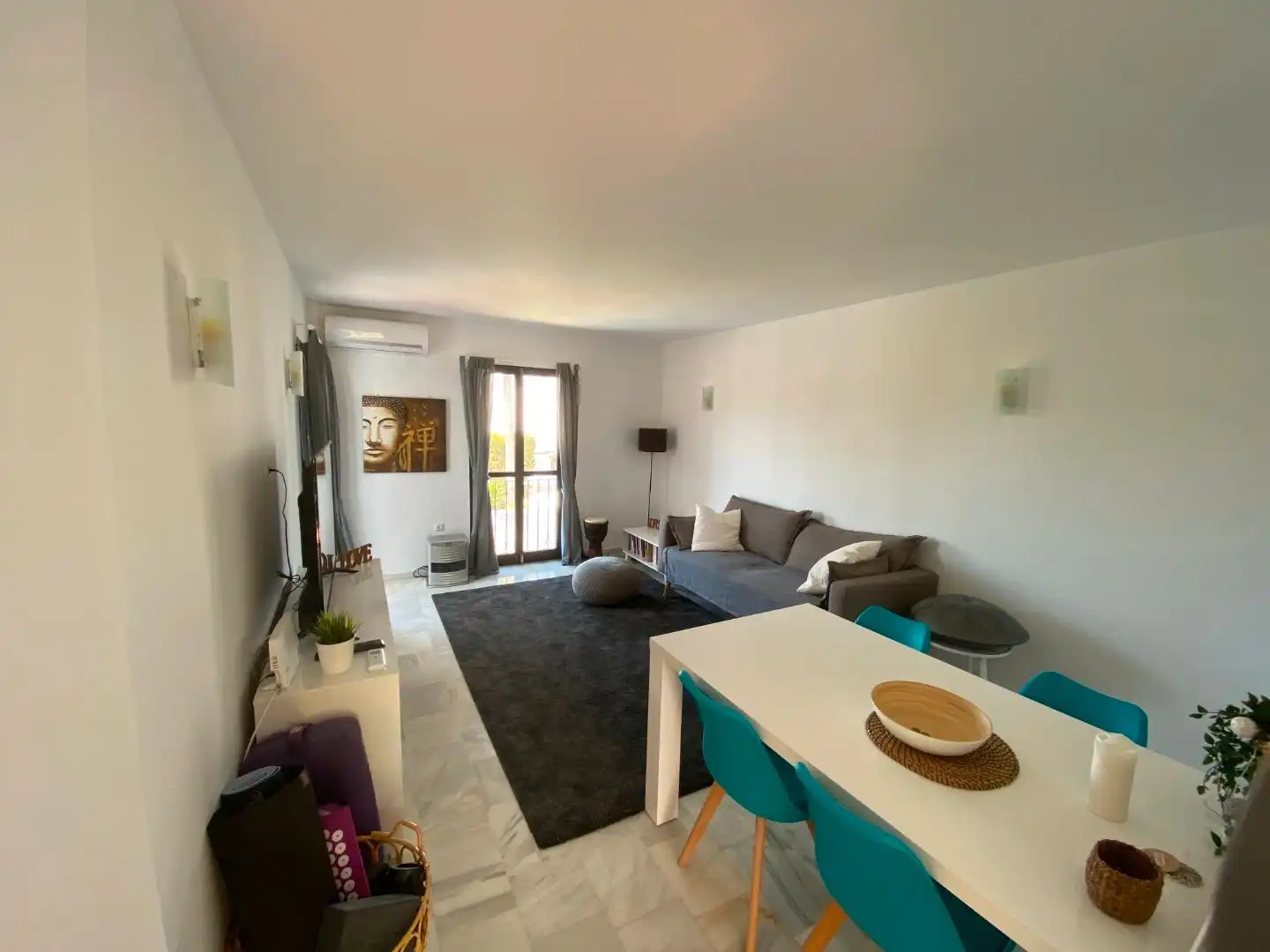 Wohnzimmer von Wohnungen zur Miete in Estepona mit Klimaanlage, Heizung und Privatgarten