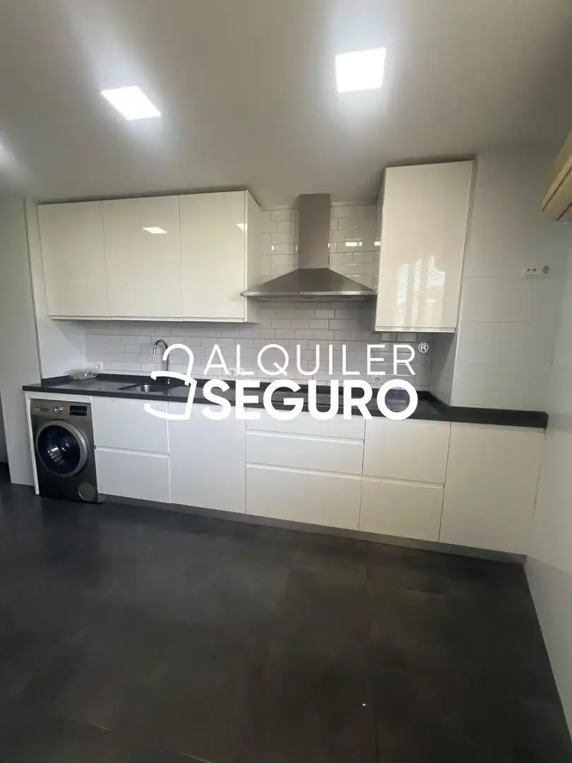Kitchen of Flat for rent in Madrid  with Air Conditioner and Heating