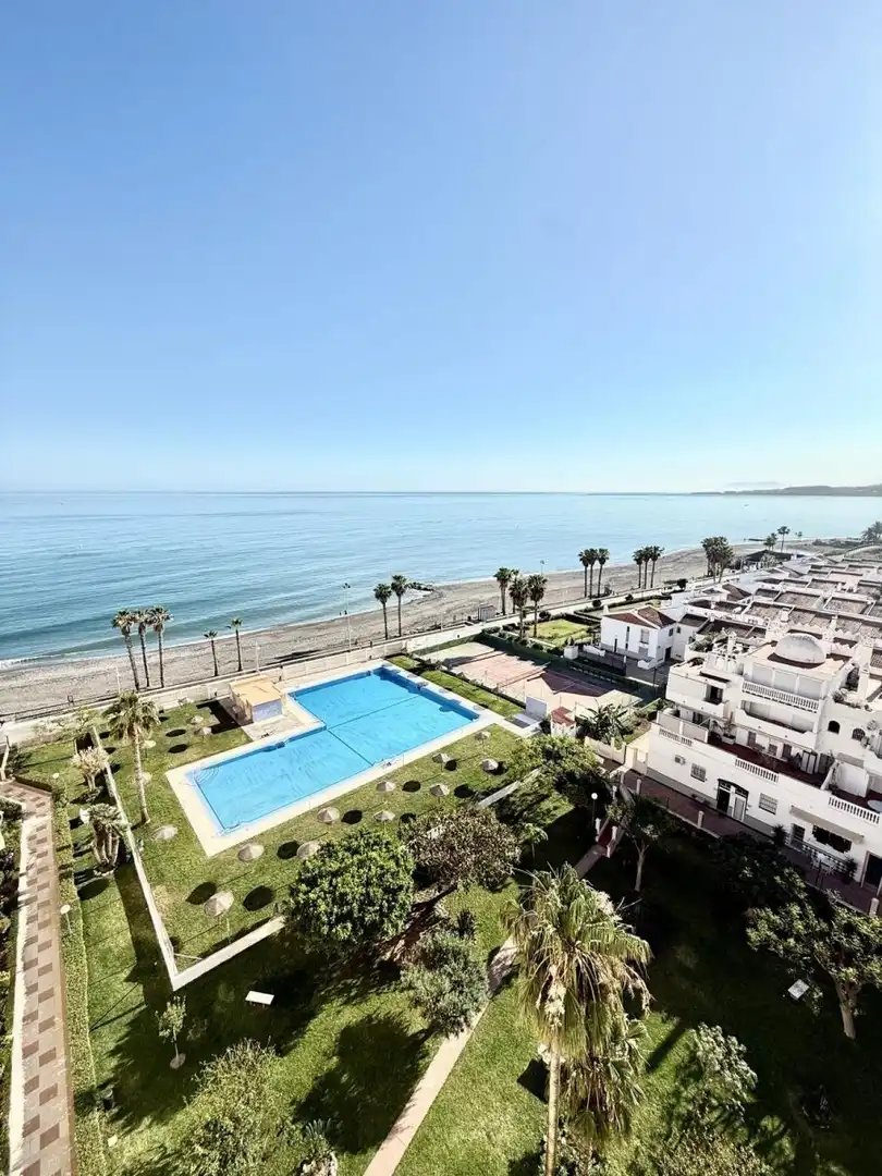 Vista exterior de Ático de alquiler en Vélez-Málaga con Jardín privado, Terraza y Amueblado