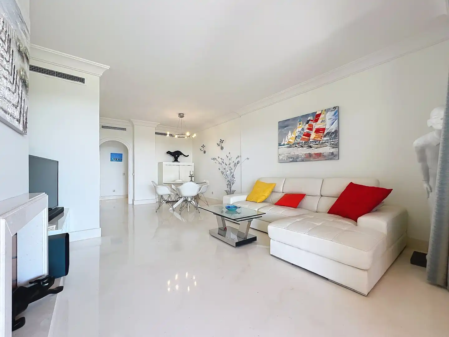 Sala d'estar de Apartament en venda en Benahavís amb Aire condicionat i Terrassa