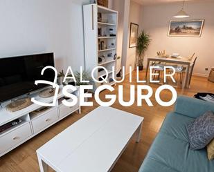 Sala d'estar de Pis de lloguer en Castilleja de la Cuesta amb Aire condicionat i Moblat