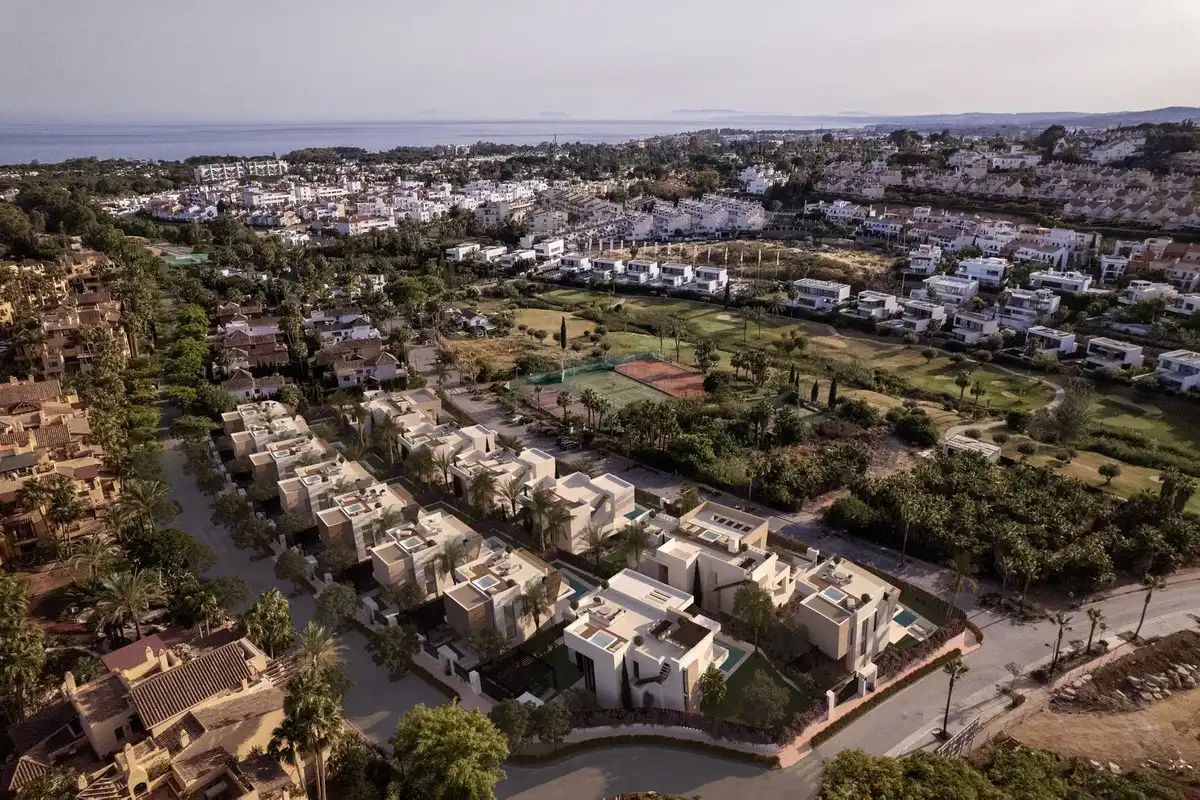 Exterior view of Houses for sale in Estepona  with Air Conditioner, Private garden and Terrace