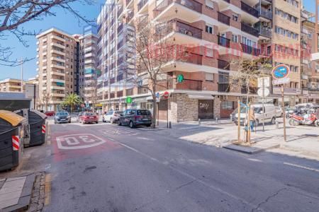 Vista exterior de Pis en venda en  Granada Capital amb Calefacció