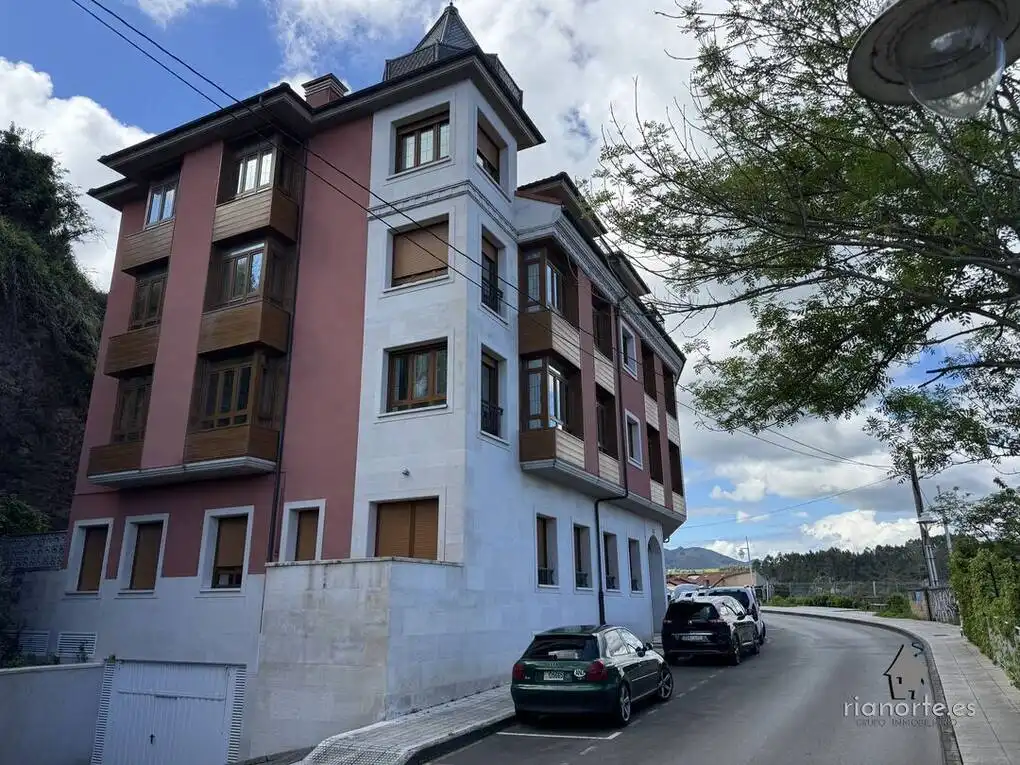 Vista exterior de Apartament en venda en Ribadesella amb Calefacció i Terrassa