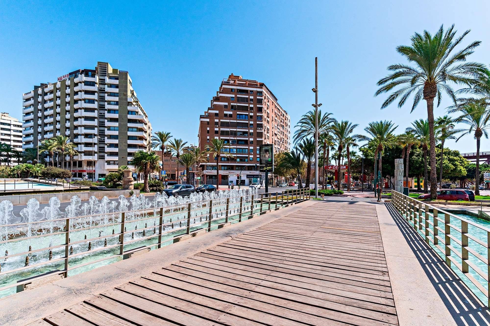 Vista exterior de Pis en venda en  Almería Capital amb Terrassa