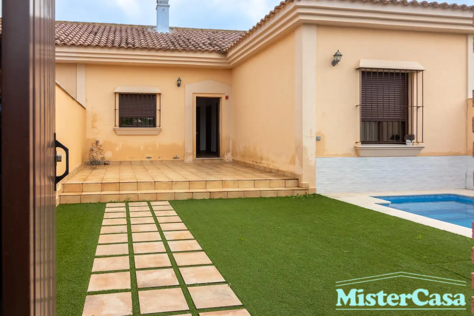 Exterior view of Single-family semi-detached for sale in Jerez de la Frontera  with Air Conditioner, Private garden and Terrace